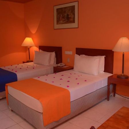 Ratnaloka Tour Inns Ratnapura Exterior foto