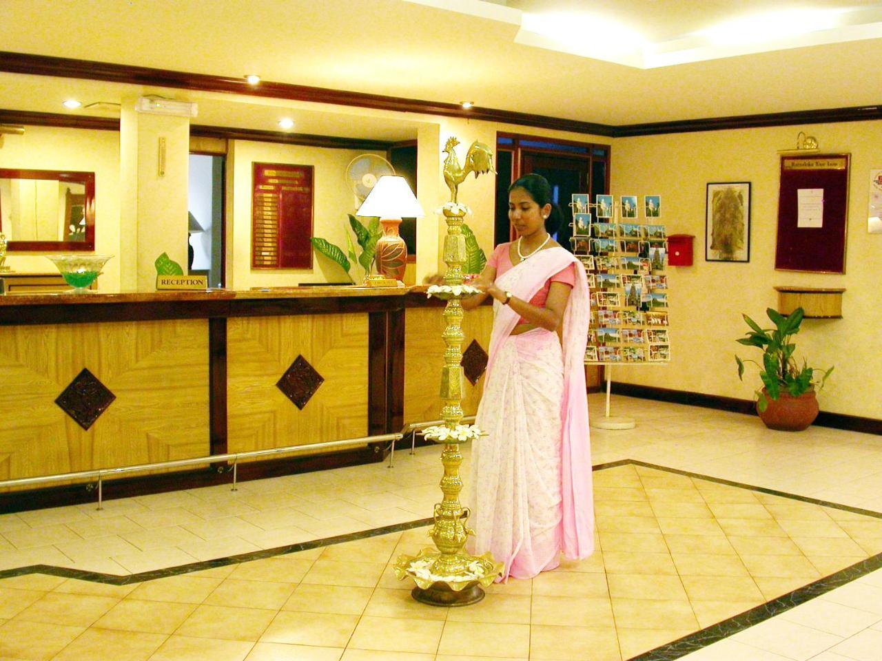 Ratnaloka Tour Inns Ratnapura Exterior foto